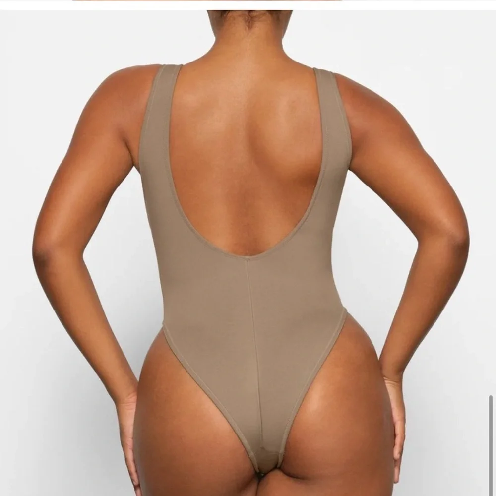 SKIMS SPORTS SWIM SCOOP NECK ONE PIECE